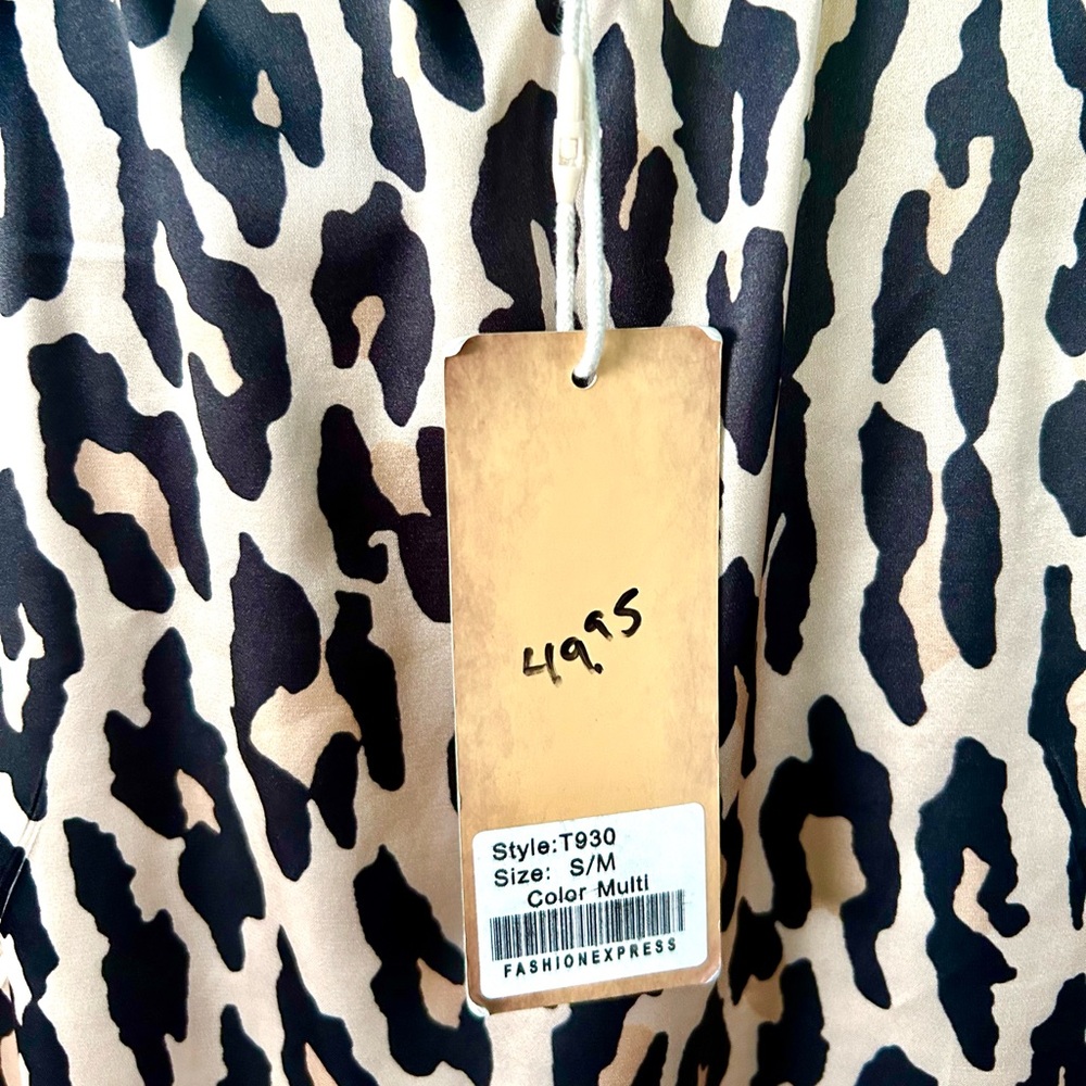 NWT Beige/Red Caftan w/ Western Scene & Leopard Print, Sizes S/M & L/XL - Picture 10 of 10